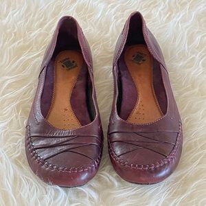Earth Origins Amber Leather Flats in burgundy, size 10